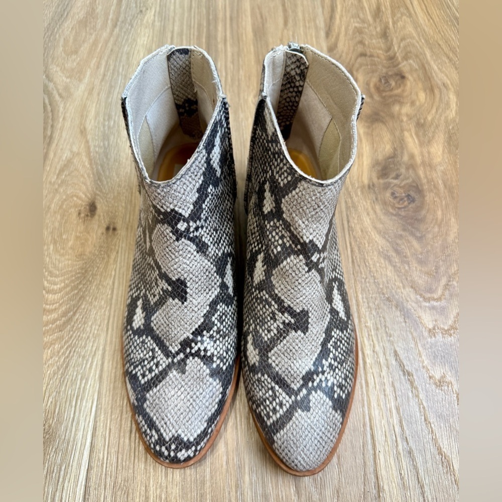 Dolce Vita Women's 9 M Tavin Faux Snakeskin Zip Booties Ankle Boots EUC